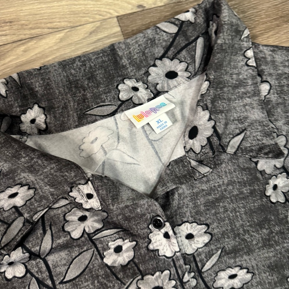 LuLaRoe Ellie Button Shirt Dress in Gray Floral Print Size Extra Large - Picture 5 of 6